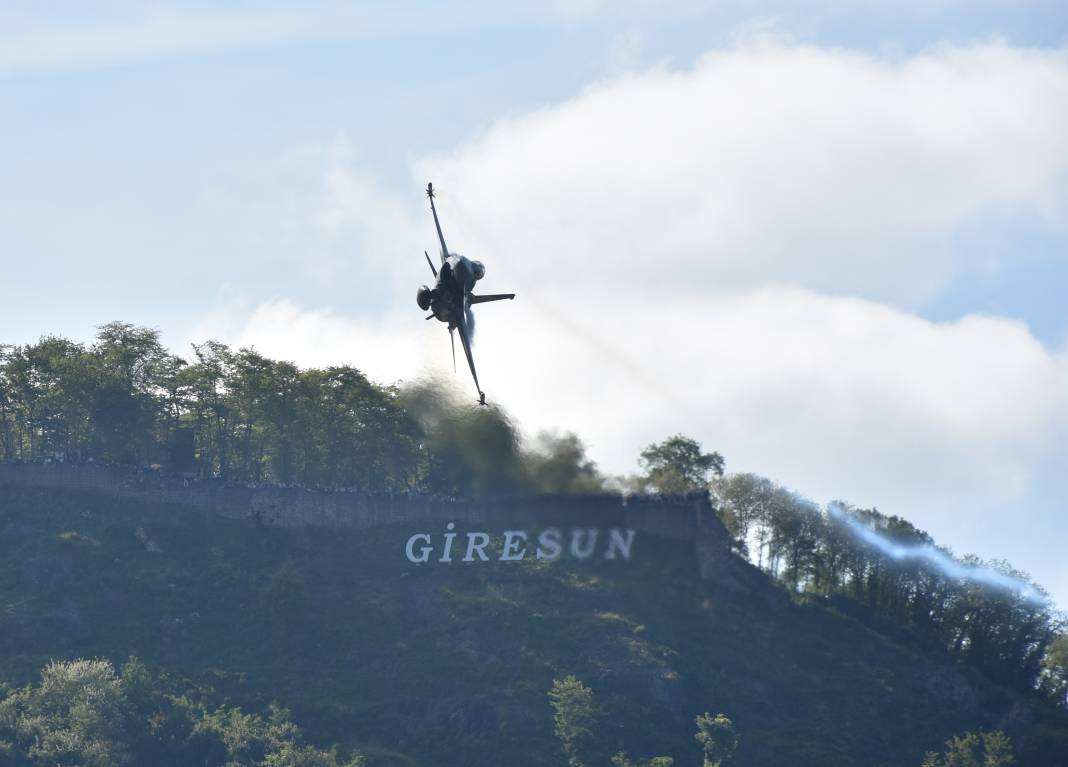 SOLOTÜRK Giresun'da nefesleri kesti - Resim: 1